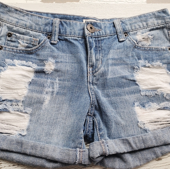 Mudd Distressed Denim Jean Shorts Size 3 Like New - Picture 4 of 4